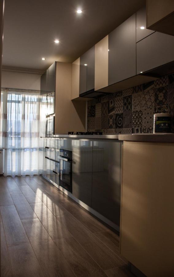 Eurocomfort Apartments Piatra Neamt Luaran gambar